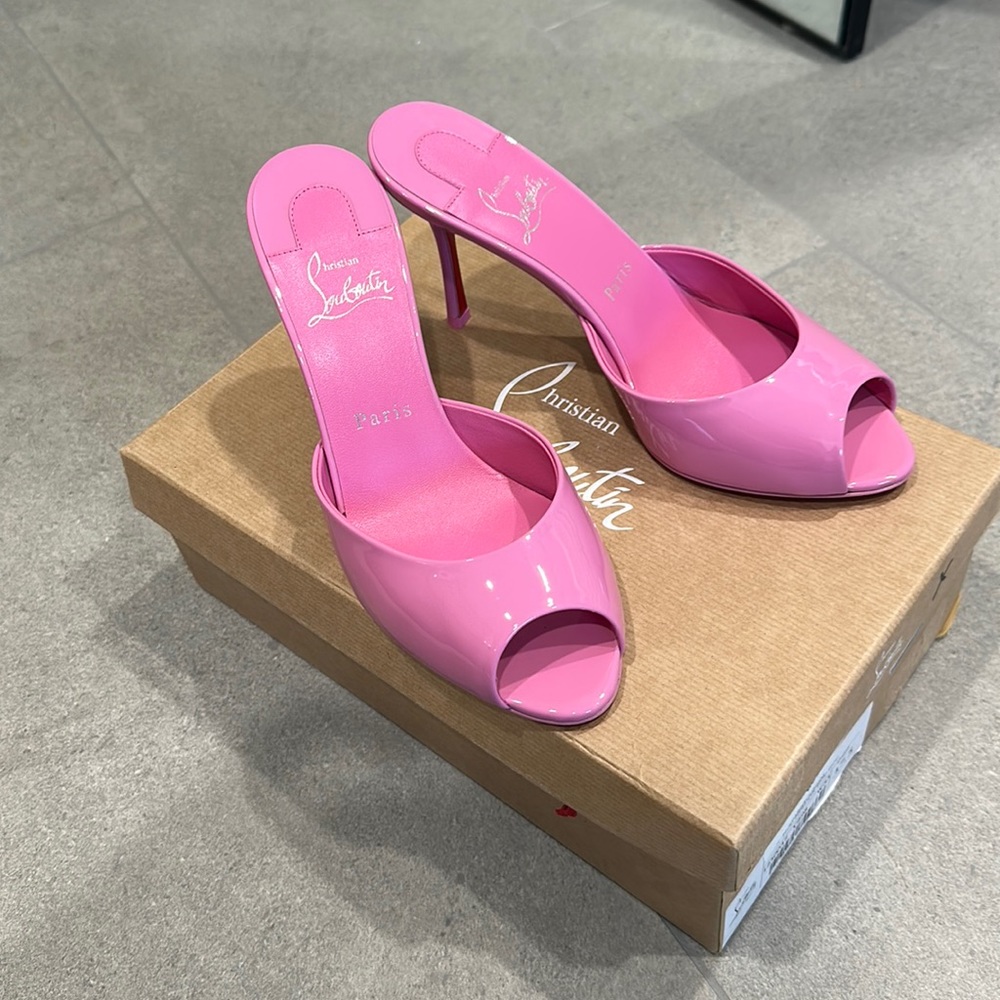 Brand New in box CHRISTIAN LOUBOUTIN
Me Dolly 85 pink patent mules 37.5